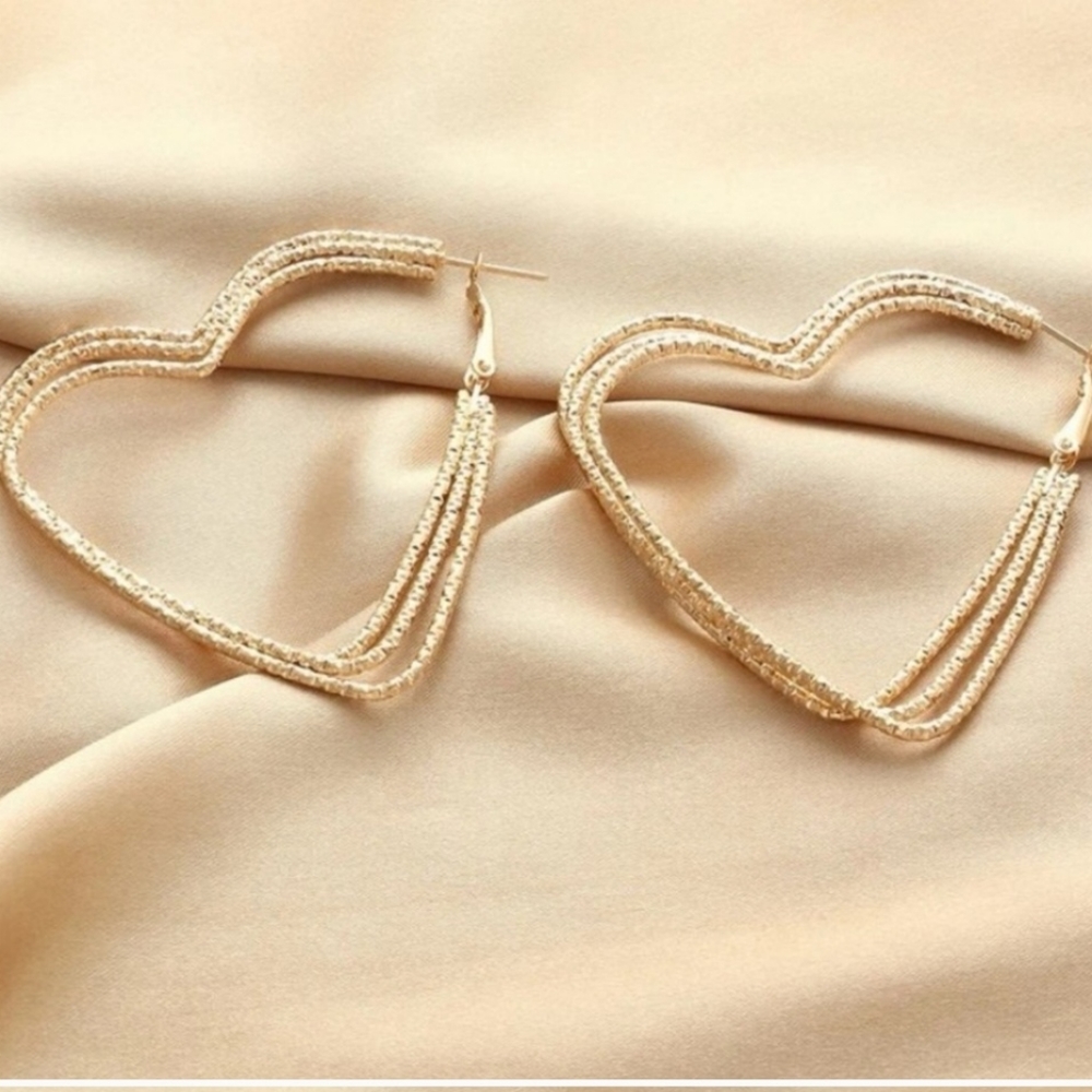 NEW Triple Gold Heart Hoop Earrings - Picture 2 of 4